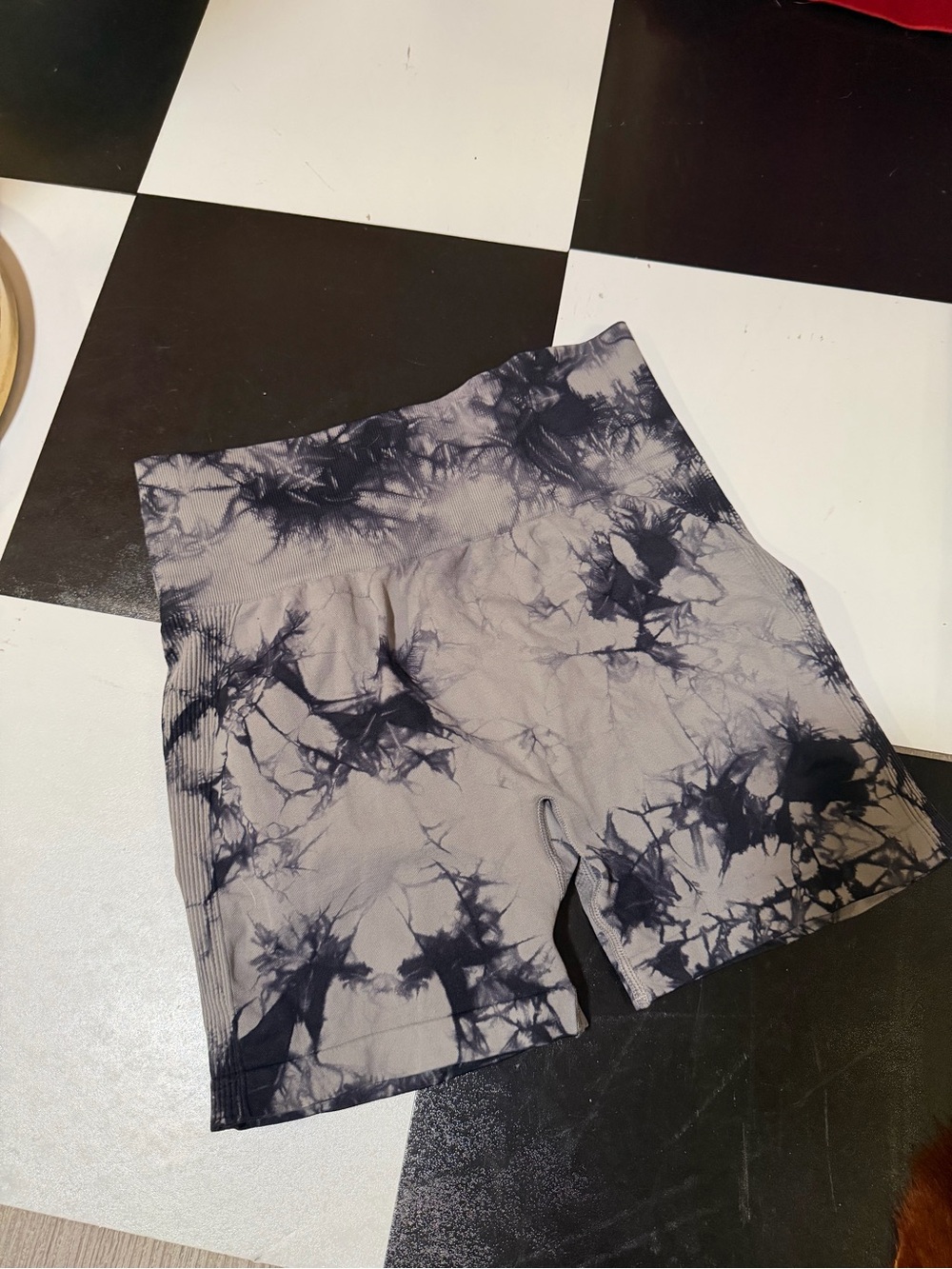Tie-Dye High-Waist Women’s Workout Shorts - Black/Grey